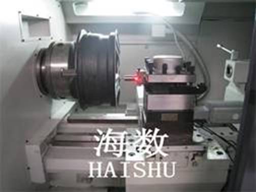 探針靠近接觸，紅燈亮開始對刀